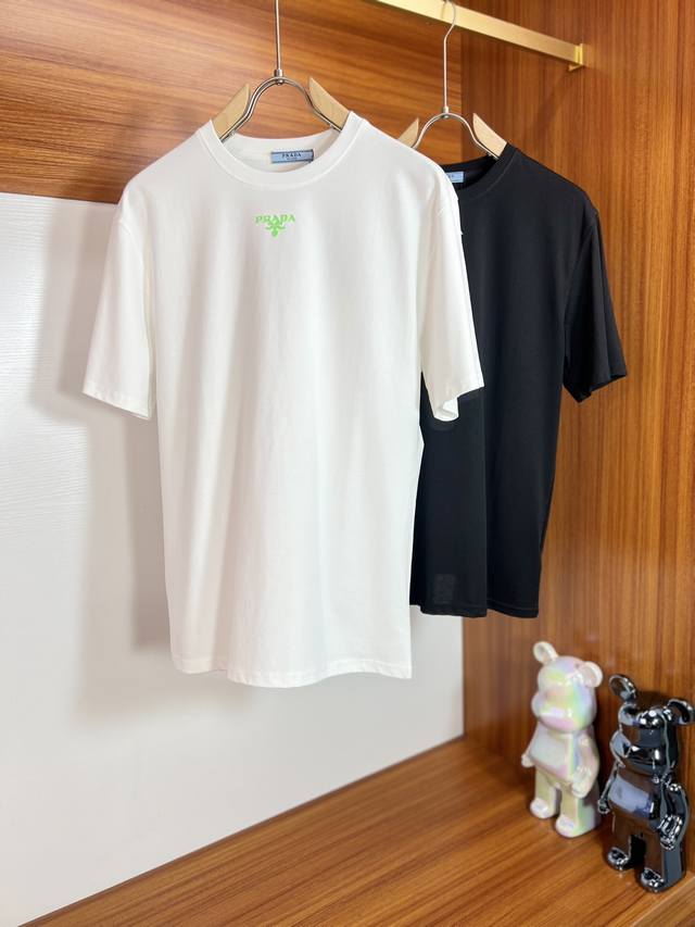 Prada 普拉达 春夏新品 三标齐全 圆领短袖T恤 好货不用过多介绍 看细节 专柜码数：M-Xxxl 175 140建议L 最大穿200斤