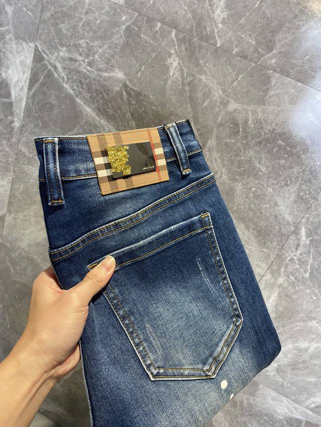 Burberry巴宝莉 2025Ss新款原单爆款牛仔裤 超级定制款 原版五金 超级重工工艺 版型超赞，细节做工无可挑剔！款式不挑人，做工高档，超强好货不等人，看