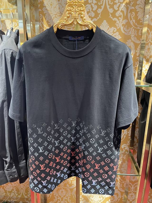 Lv 2025春夏新款短袖T恤 个性印花 男女同款宽松版 码数S M L Xl 黑色 白色