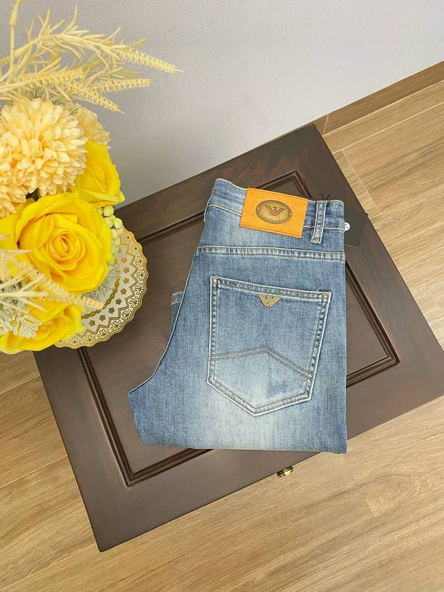 阿玛尼Armani 高端精品经典大牌复古洗水白夏季短裤牛仔裤 弹力显瘦小直筒中裤 夏季潮款牛仔裤 大气简约款 码数28 38