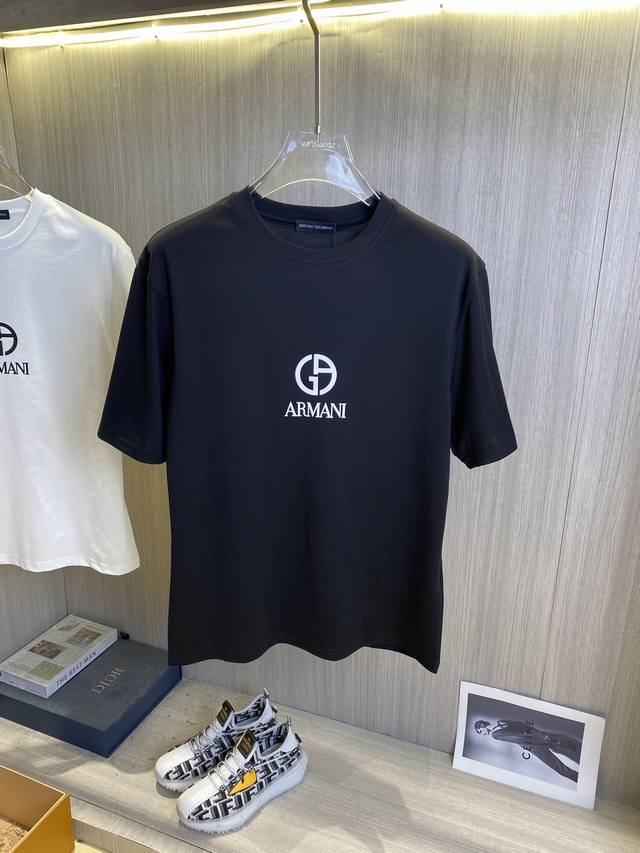 Armani阿玛尼 2025Ss春夏最新款短袖T恤出货啦！！ 2025新款T恤 高版本专用面料 高克重纯棉丝光面料 上身舒适不失挺阔 针脚刺绣工艺、数字印花、植