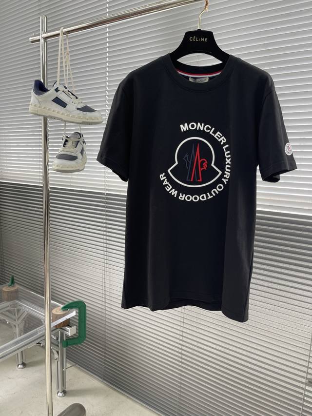 Mon 2025Ss夏季新品，男士撞色立体刺绣徽标时尚休闲圆领短袖T恤！贸易公司渠道稀出，选用客供进口100%平纹棉材质，针凿密实，挺括有型，着身舒适无闷热感，