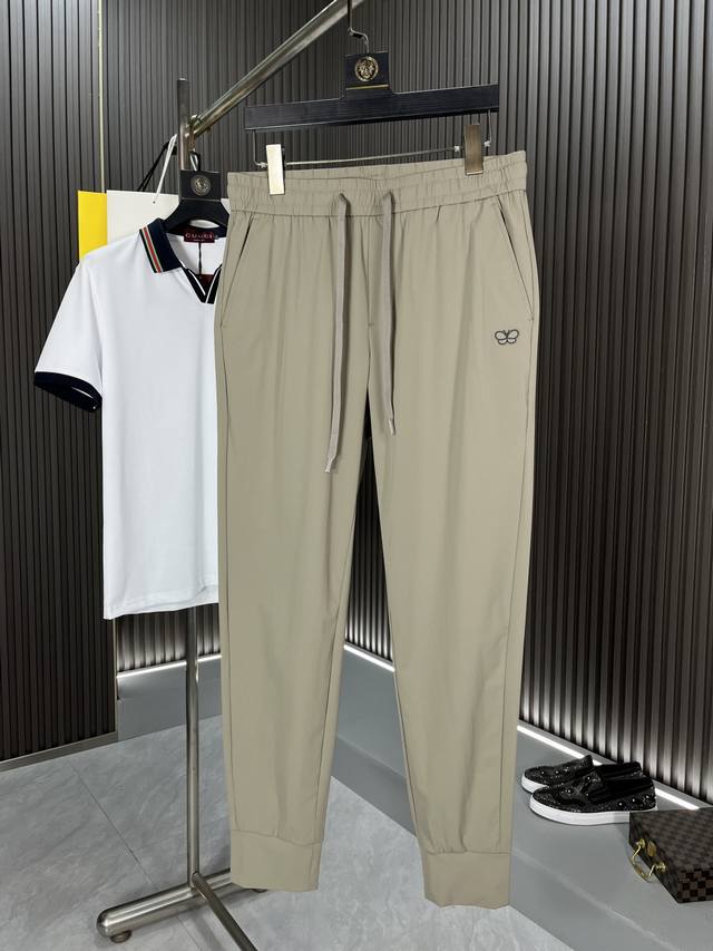 Bv：2025春夏新品休闲裤！奢华经典品牌Logo设计！松紧腰休闲裤 经典百搭 奢华品牌经典元素经典休闲设计！大大提升了搭配性 合体的版型 两侧插袋 亲肤柔软透