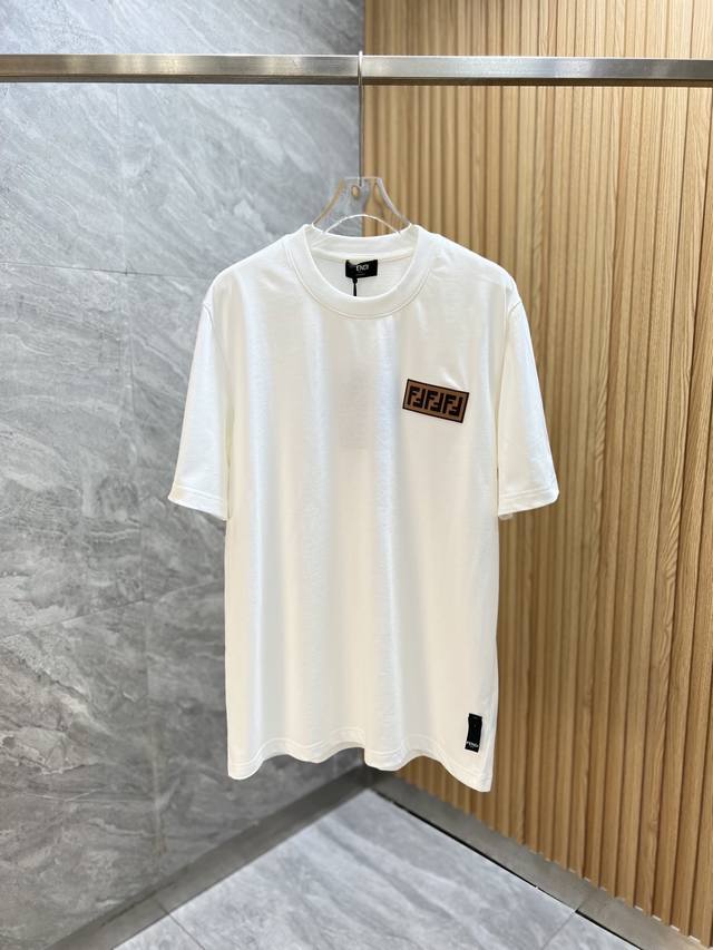 Fendi 芬迪 2025年春夏新品上新 三标齐全 圆领短袖T恤 好货不用过多介绍 看细节 专柜码数：S-Xl 175 140建议M