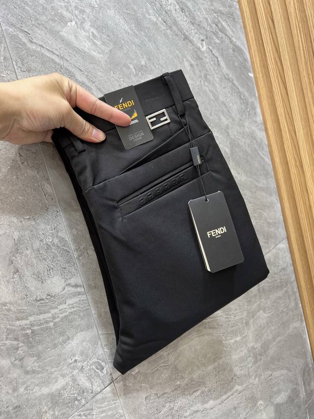 Fendi 芬迪 2025春夏新品 三标齐全 西裤 休闲裤 好货不用过多介绍 看细节 专柜码数：29-36 175 140上身32码
