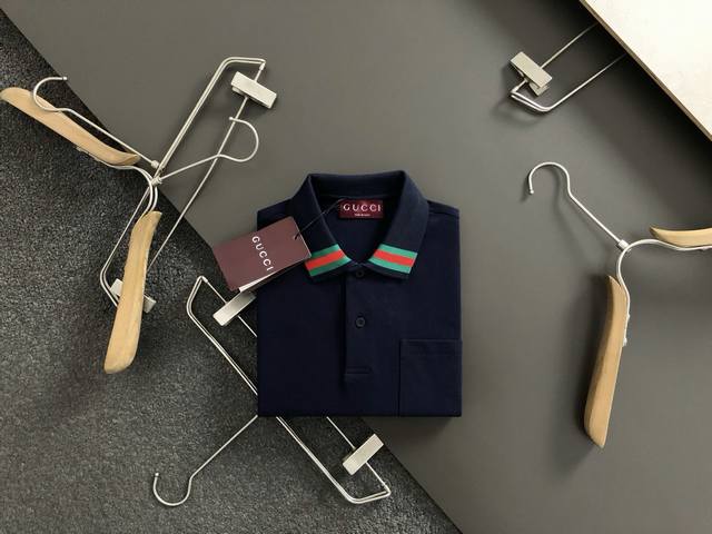 Gucc*合身版型M-Xxxl 2025春夏领口红绿条纹提花Polo*精致工艺专柜面料，顶级元素融合打造，经典短袖3标齐全，潮男时尚，无论是上身舒适度还是都是无
