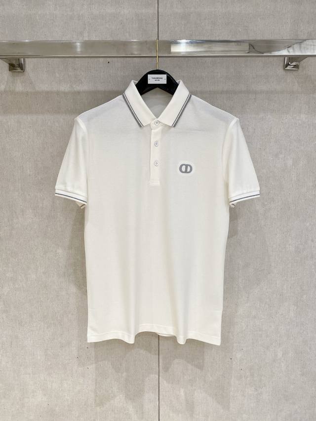 C Dior-迪奥 商务休闲通勤款,渠道精品唯美主义的英式裁剪艺术尽显男士魅力风采. 25春夏 专属标识Polo衫短袖T恤 经典的翻领裁剪工艺从未停止.既不单调