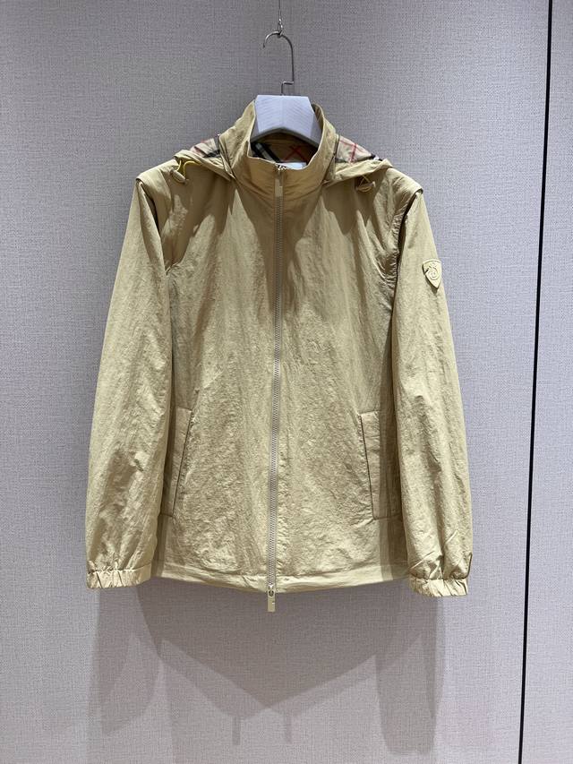新品 Bu可脱卸袖型马甲 夹克外套，香港洋行渠道臻品，25年早春秀场款，高端意大利代工出品，重磅推售的原单货品，风格化显著的单品，经典且招牌！ 整体设计感超强，