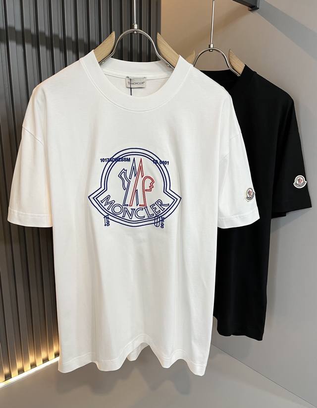 Moncler蒙家 2025春夏最新男女同款贸易订单短袖T恤，全品相！！网红款！采用Logo图案刺绣设计！上身舒适透气，不僵硬，整体有着丰富的立体感，品质出口订