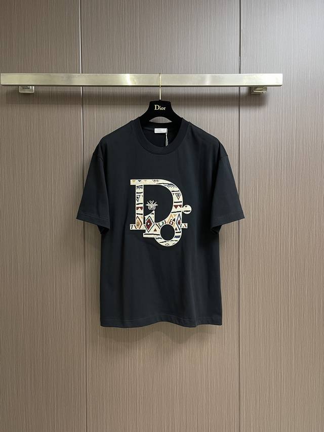 Dior 经典款 280克高密度短袖T恤，Logo标识精密刺绣，男女同款 采用进口定制定染面料上身舒适密度强 后领锁链底全包肩 过水不变形不缩水 尺码：S-Xl