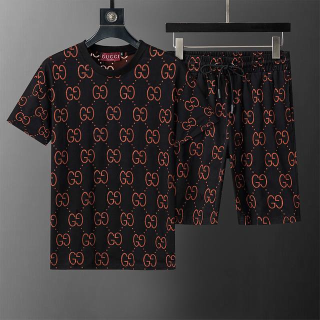 Gucci 古驰 2025年春夏新款男装休闲短袖短裤套装，双色面料，激光烧花显底色，款式时尚又 帅气，面料舒适，做工严谨 ，走线工整。上身效果好 码数 M-3X