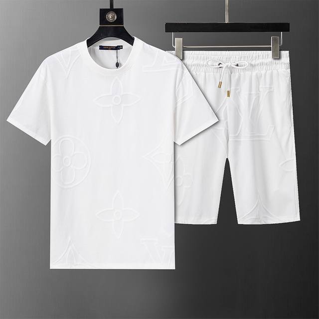 Louis Vuitton 路易威登 2025年春夏新款男装休闲短袖套装，提花面料，款式时尚又 帅气，面料舒适，做工严谨 ，走线工整。上身效果好 码数 M-3X