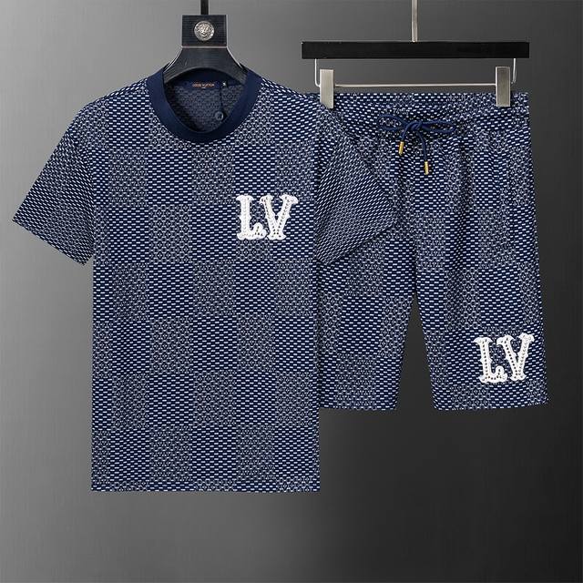 Louis Vuitton 路易威登 2025年春夏新款男装休闲短袖套装，大棋盘格提花面料，手工钉珠工艺，款式时尚又 帅气，面料舒适，做工严谨 ，走线工整。上身