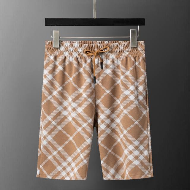 Burberry 巴宝莉 2025年春夏新款男装休闲短裤，经典格子提花面料，款式时尚 帅气，面料舒适，做工严谨 ，走线工整。上身效果好 码数 M-3Xl 卡其