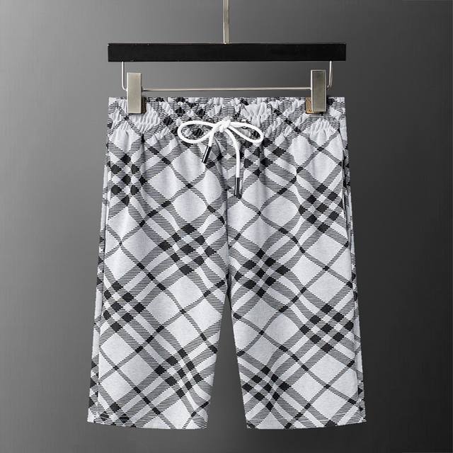 Burberry 巴宝莉 2025年春夏新款男装休闲短裤，经典格子提花面料，款式时尚 帅气，面料舒适，做工严谨 ，走线工整。上身效果好 码数 M-3Xl 浅灰色