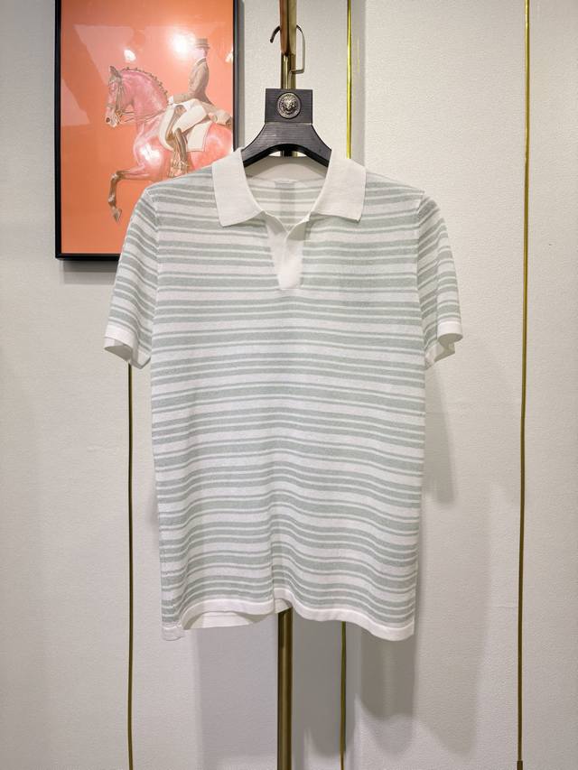 Zegna 杰尼亚2025新款男士高端亚麻翻领短袖T恤，这款短袖T恤，采用高级纤维亚麻面料制成，透气速干，循环透气舒适，标准版型裁剪，领造型愈加考究。简单时尚，