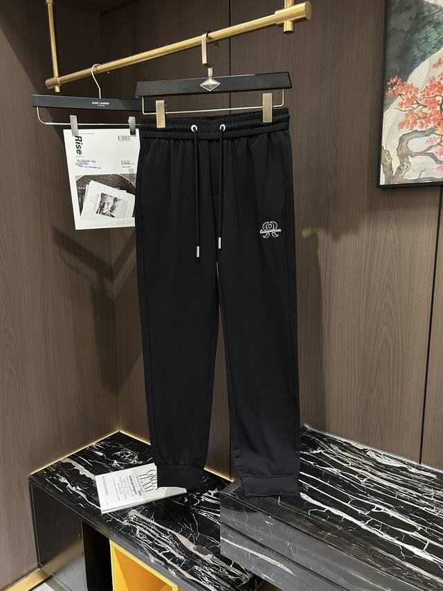 Lulu2025新款 男士休闲百搭束脚卫裤休闲裤 客供毛圈棉面料，手感质感顺滑细腻 略微弹性的功能 内外兼具的美感裁剪工艺 时刻保持完美的运动百搭造型 抽绳弹力
