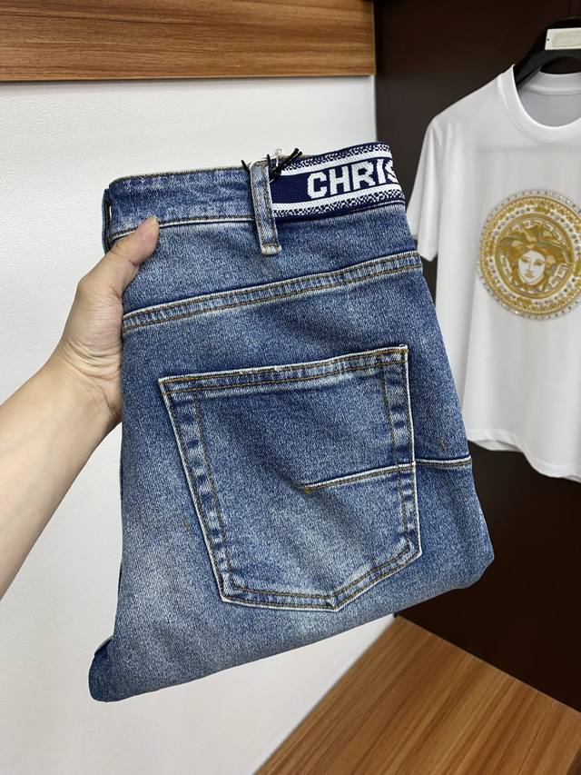 迪奥 25早春款 男士牛仔裤原厂原布原洗水！进口原版水洗弹力面料，复杂的手工艺叠加，任何一个洗水环节多停留几秒都会变成完全不一样的颜色效果，所以越加珍贵，特别持