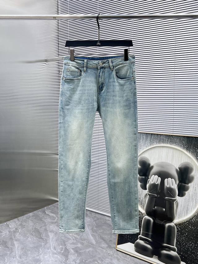 芬迪 Fendi 2025Ss新款 牛仔裤，高端版本！专柜定制面料 透气舒适度高，细节无可挑剔，品牌元素设计理念，体现高品质。手感细腻柔软！呈现休闲裁剪，上身版