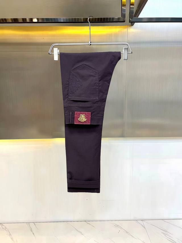 范思哲 2025官网高端新品原单少数帅爆休闲裤，百分百原单 百搭神器！今年最新流行的风格设计款式，剪裁设计挺拔有型！低调不失奢华 超有Feel上身精致跃然，简单