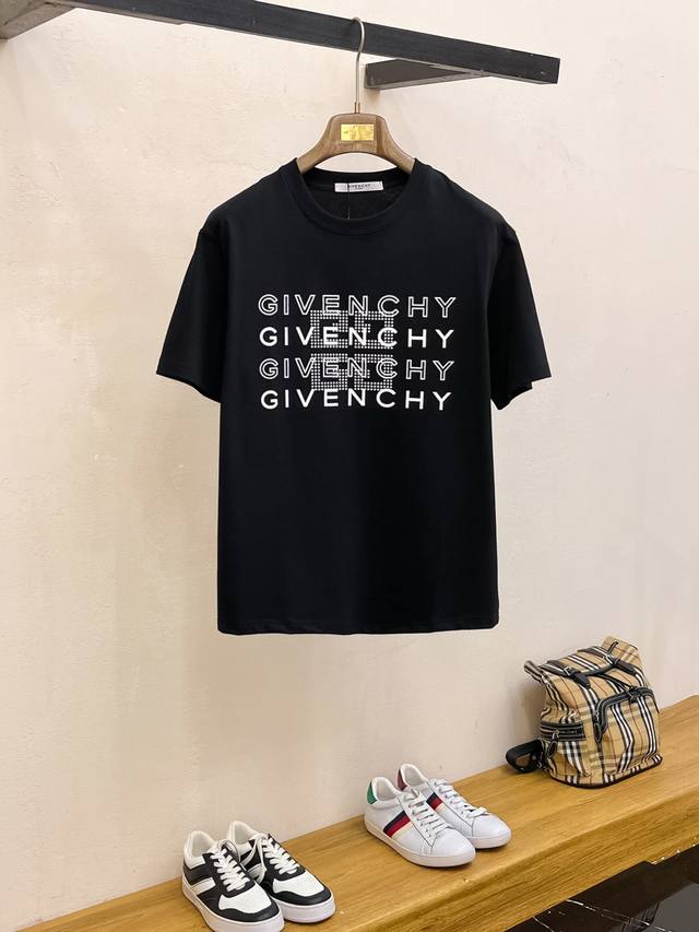 市场有仿版认准工艺和面料 25Ss纪家纯棉最新面料 最高版本 胸前Giv字母绒面工艺经典标识图案Logo时尚简约潮流短袖，最顶级的品质专柜原单短袖，顶级制作工艺
