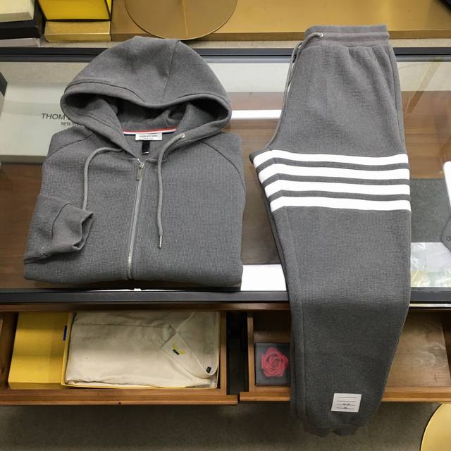 新品套装外套 裤 T.B 拆卖 2550春夏 Ss 最新季 原版级独家四条纹T*B华夫格系列卫外套套装 独家定制原版级华夫格面料，百分百棉纱线进口机台色织工艺织