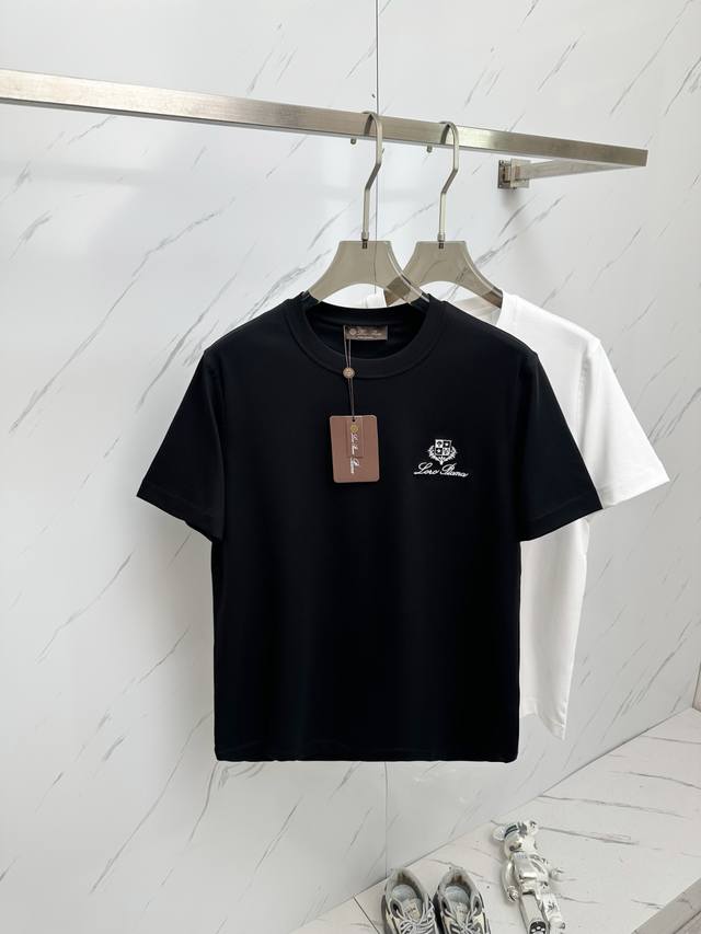 2025Ss夏季最新品，专柜同步有售，原单狠货，时尚休闲圆领短袖T恤，上身舒适！吸睛而有亮点，采用进口原版面料，顶级工艺字母图案Logo，简单而不失时尚，上身时