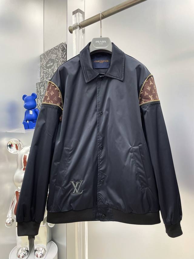 LV 路易 2025Ss春冬新款拼接拉链老花字母Logo 夹克外套 M 原单三标齐全高端版本 专柜定制面料 透气舒适度高，细节无可挑剔，品牌元素设计理念，体现高