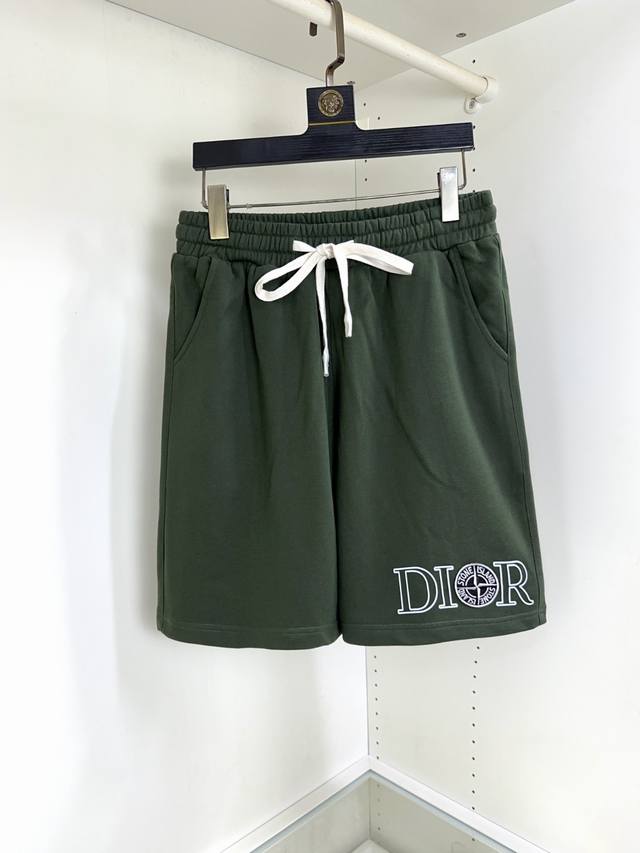 Dior 迪奥 夏季新款时尚百搭休闲短裤 高级定制透气面料 透气弹力舒适度极高，细节无可挑剔，顶级辅料配备，原版Logo设计理念，手感细腻柔软！上身版型超赞！尺