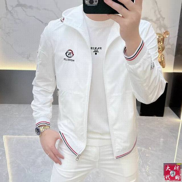 蒙口 新款时尚高端男款，经典爆款夹克推荐！男士外套，时尚休闲外套夹克 ，高织超细腻的高科技爽滑复合布材质，面料的质感很高档细腻，档次感强 ，辅料全定制出品牌Lo