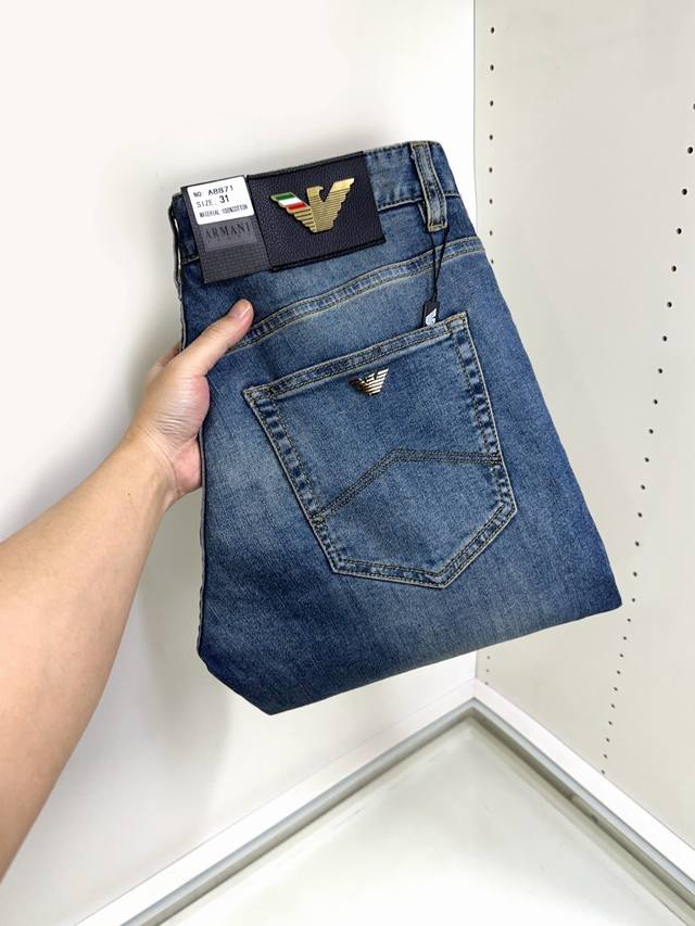 Armani 阿玛尼 新款新品 专柜有售 实体店极品牛仔裤专柜原版1:1好货，适合各个年龄段。市场最高版本的欧洲进口面料。舒适柔软亲肤，上身效果超级棒时尚百搭，