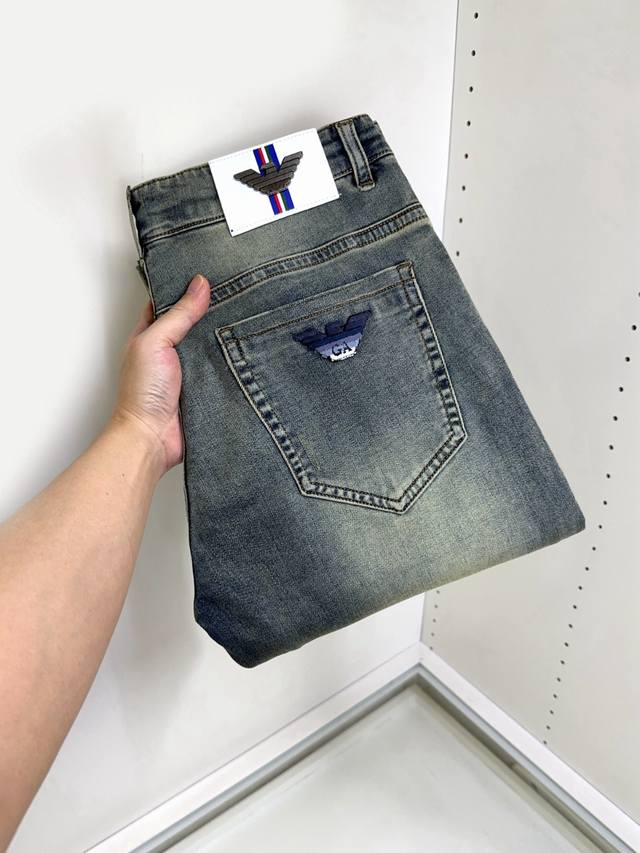 Armani 阿玛尼 新款新品 专柜有售 实体店极品牛仔裤专柜原版1:1好货，适合各个年龄段。市场最高版本的欧洲进口面料。舒适柔软亲肤，上身效果超级棒时尚百搭，