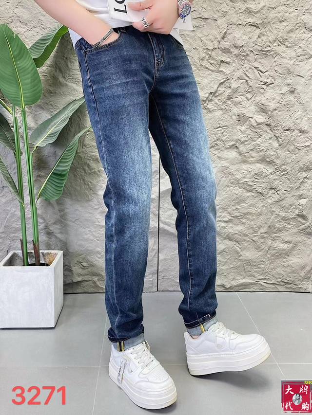 Armani 阿玛尼 男士牛仔裤原厂原布原洗水！进口原版水洗弹力面料，复杂的手工艺叠加，任何一个洗水环节多停留几秒都会变成完全不一样的颜色效果，所以越加珍贵，特