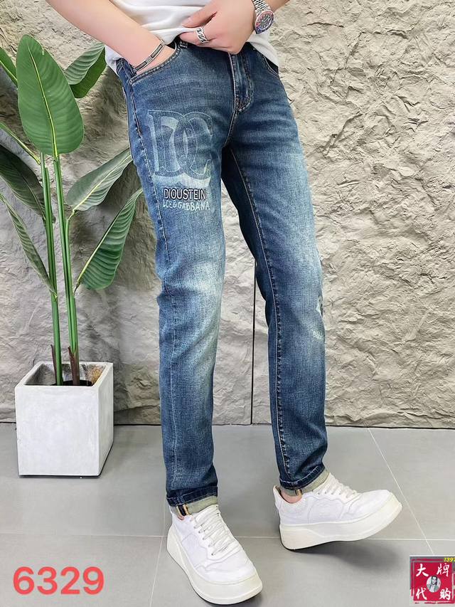 Dg 杜嘉班纳 男士牛仔裤原厂原布原洗水！进口原版水洗弹力面料，复杂的手工艺叠加，任何一个洗水环节多停留几秒都会变成完全不一样的颜色效果，所以越加珍贵，特别持久
