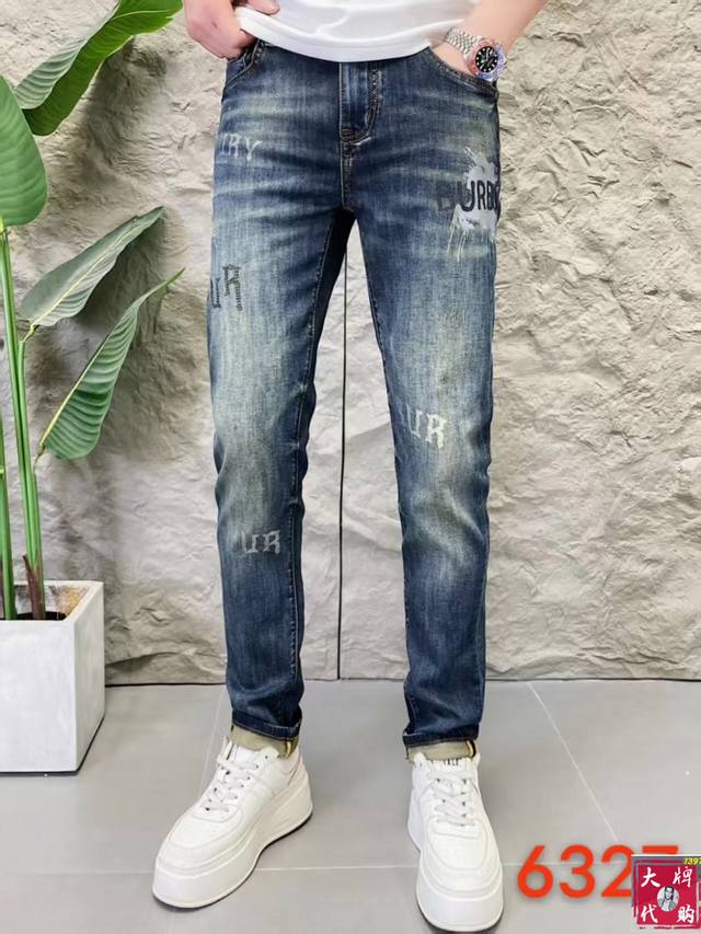 Burberry 巴宝莉 男士牛仔裤原厂原布原洗水！进口原版水洗弹力面料，复杂的手工艺叠加，任何一个洗水环节多停留几秒都会变成完全不一样的颜色效果，所以越加珍贵