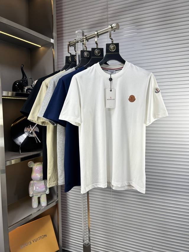 Monc*蒙口 Ss25春夏新款短袖，顶级图案Logo，帅气时尚，简约百搭款。面料棉 不仅挺括，保持潮流的廓形，又穿着舒适，纱织更细腻 码数：S-Xl