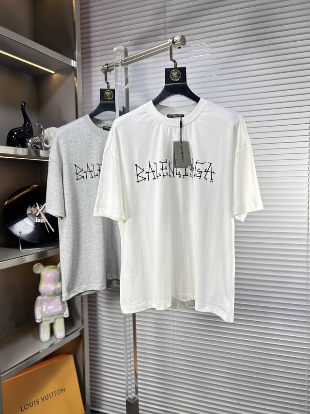 Bal*巴黎世家 Ss25春夏新款短袖，顶级图案Logo，帅气时尚，简约百搭款。面料棉 不仅挺括，保持潮流的廓形，又穿着舒适，纱织更细腻 码数：M-Xxl