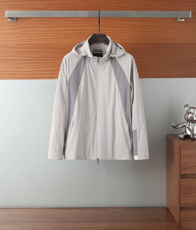 Zegna 2025Ss春夏季最新款杰尼亚连帽休闲外套 春款外套高端品质、高档制作工艺，版型面料五金都是专柜1:1定制，透气舒适合成面料，Logo采用时下流行刺
