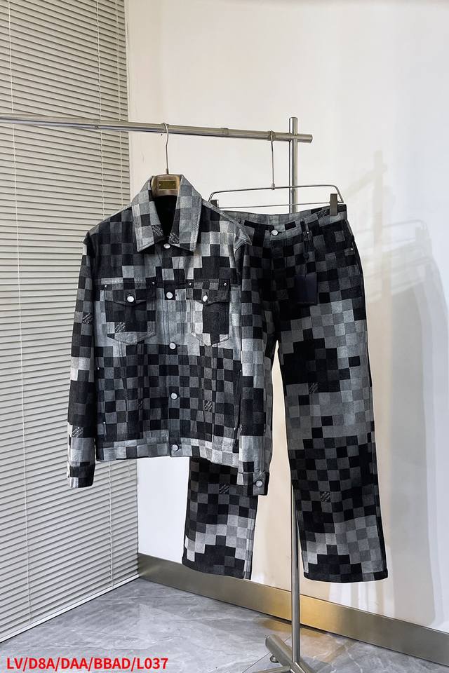 上衣 裤子 L037 Lv 。驴家 25Ss新款牛仔以提花工艺描绘 2025 春夏秀场的经典 Damoflage 图案，并将 Marque L. Vuitton