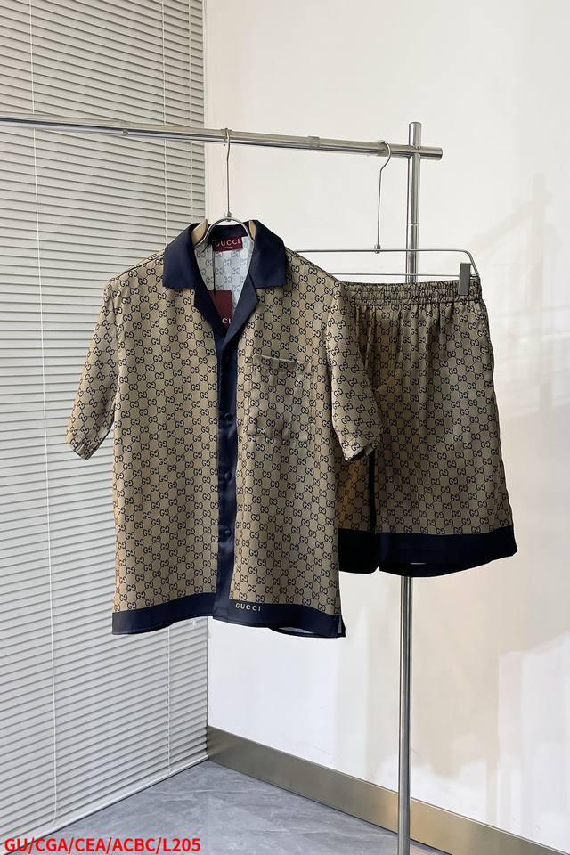 上衣 裤子 L205 Gu古驰 25Ss新款休闲短裤以斜纹桑蚕丝打造，匠心缀饰通体Gg印花。 码数：46.48.50.52. 三标齐全 可拆卖