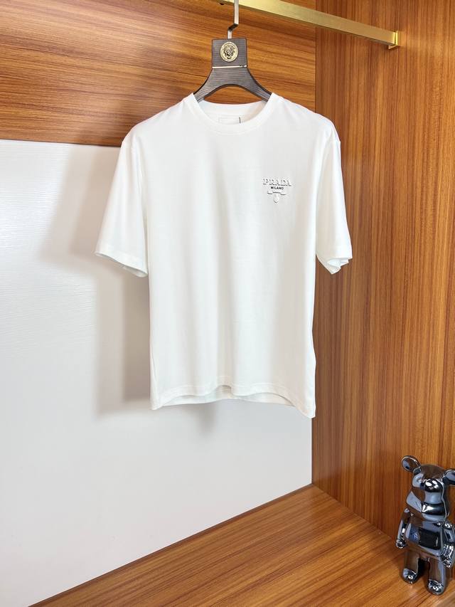 Prada 普拉达 2025年春夏新品上新 三标齐全 圆领短袖T恤 好货不用过多介绍 看细节 专柜码数：M-Xxxl 175 140建议L