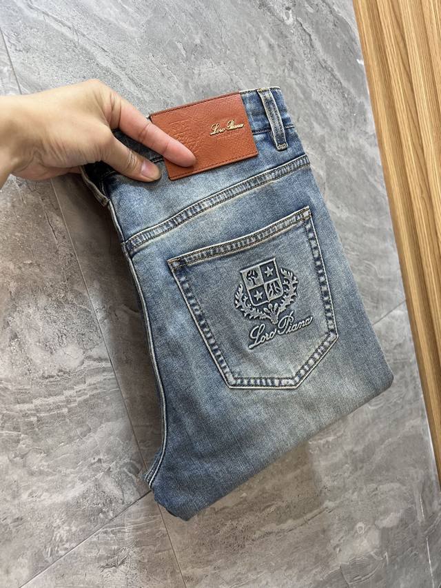 L P2570春夏新品 三标齐全 牛仔裤 好货不用过多介绍 看细节 专柜码数：29-38 175 140上身31码
