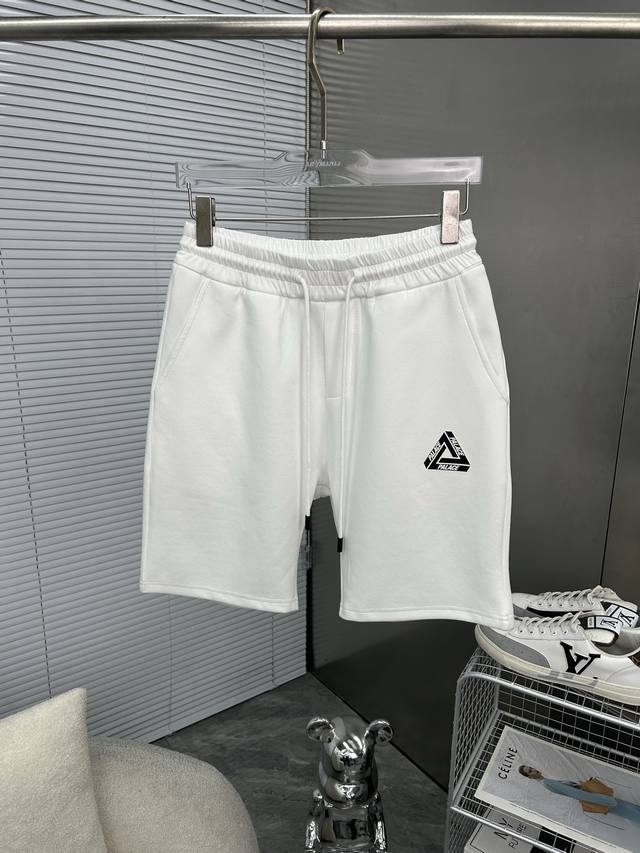 潮牌 新款来袭 2025春夏新款休闲裤短裤，进口高密度定制面料，舒适柔软亲肤，笔挺不易起皱，简单明了，超级百搭上身效果超级棒时尚百搭，笔挺有型，衣橱必备！适合任