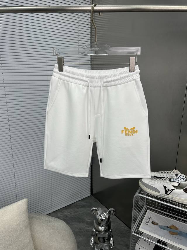 Fendi芬迪 新款来袭 2025春夏新款休闲裤短裤，进口高密度定制面料，舒适柔软亲肤，笔挺不易起皱，简单明了，超级百搭上身效果超级棒时尚百搭，笔挺有型，衣橱必