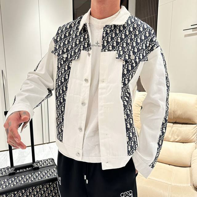 迪奥 2025春季Ss新款男士夹克外套，原单三标齐全高端版本！专柜定制面料 透气舒适度高，细节无可挑剔，品牌元素设计理念，体现高品质。手感细腻柔软！呈现休闲裁剪