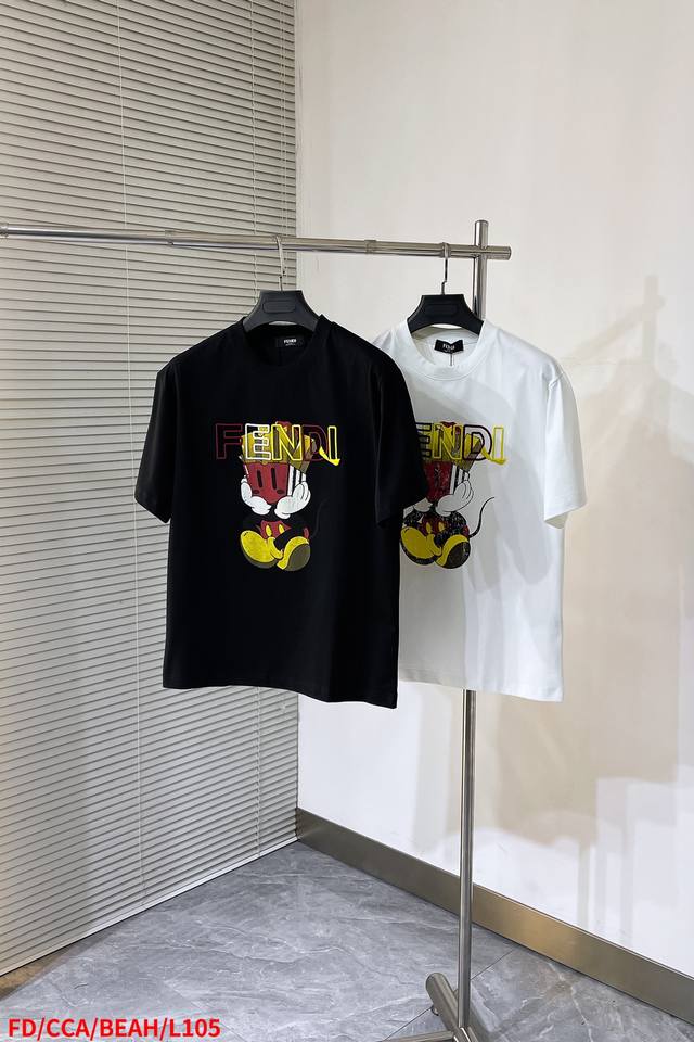 L105 Fd芬迪 纯棉最新面料 最高版本 经典标识图案Logo时尚简约潮流短袖，最顶级的品质专柜原单短袖，顶级制作工艺进口面料，专柜款独特设计，采用进口高端订