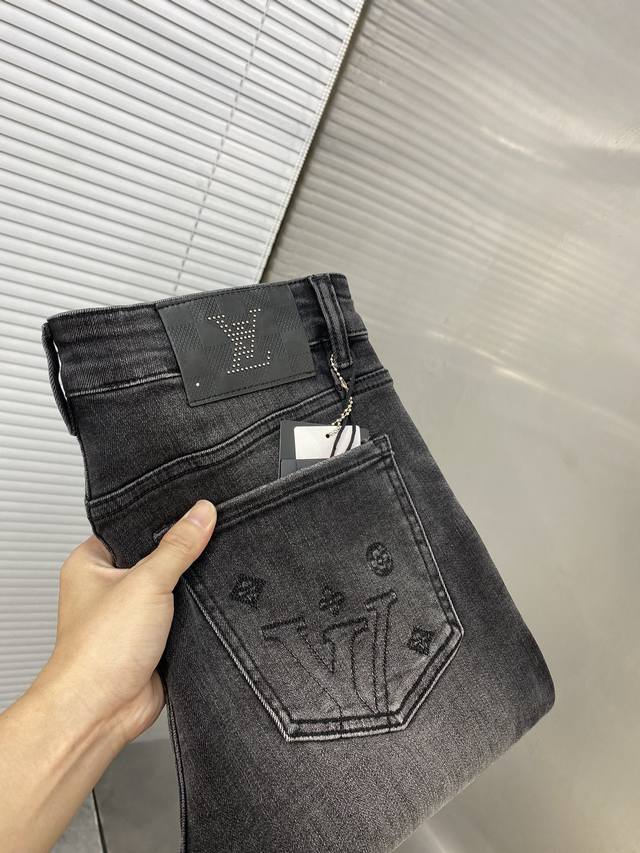 Lv路易威登 2025Ss春季中厚款男士牛仔裤 精选进口丹宁牛仔面料 重工环保洗水 手感柔和 兼备耐磨性 版型小直筒 微弹力显瘦修身，细节完美，五金辅料精选高等