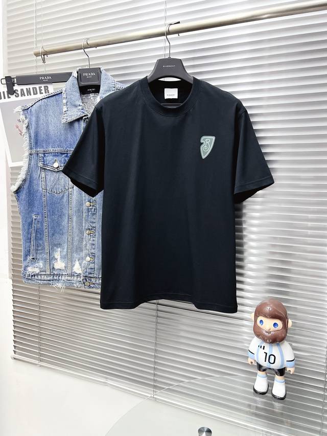 Burberry巴宝莉 2025Ss新款三花标识印花短袖T恤，定制精梳双纱棉面料.手感柔软.穿着舒适.吸汗透气！时尚潮味十足！专柜级别精致车线.做工精细.上身效