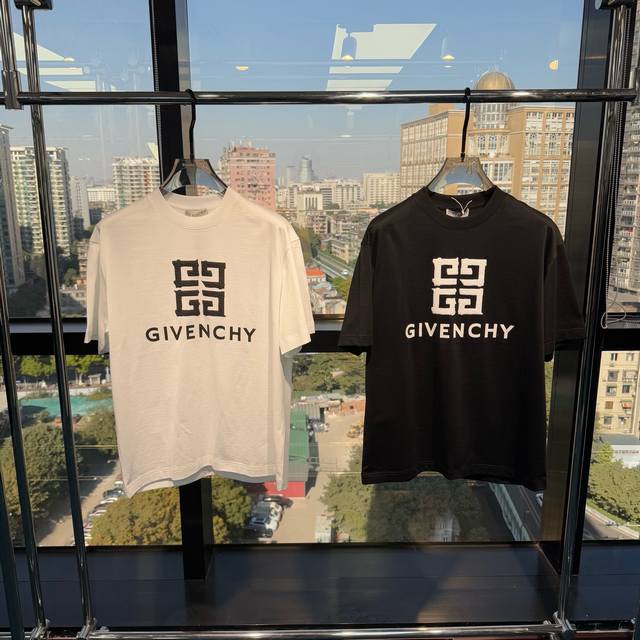 纪梵希 25春夏新品发布，Gvc微阔版T恤出货，面料全部采用顶级云朵棉面料，手感非常好，上身效果超赞，抓紧入！码数:M-3Xl
