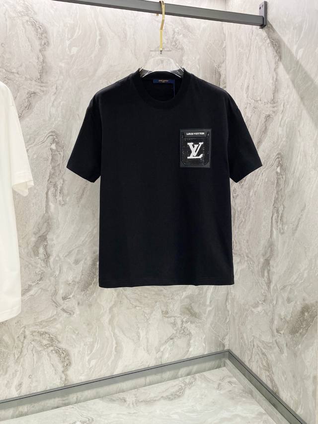 Qian Lv 夏季新款短袖T恤，品牌特色的Logo植绒带珠片工艺，个性艺术系列全网独家首发 百搭款细节处理完美 克纯棉面料十分精致 原版面料 网红明星同款高版